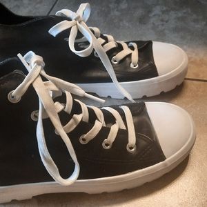 Us sports sneakers sz 5